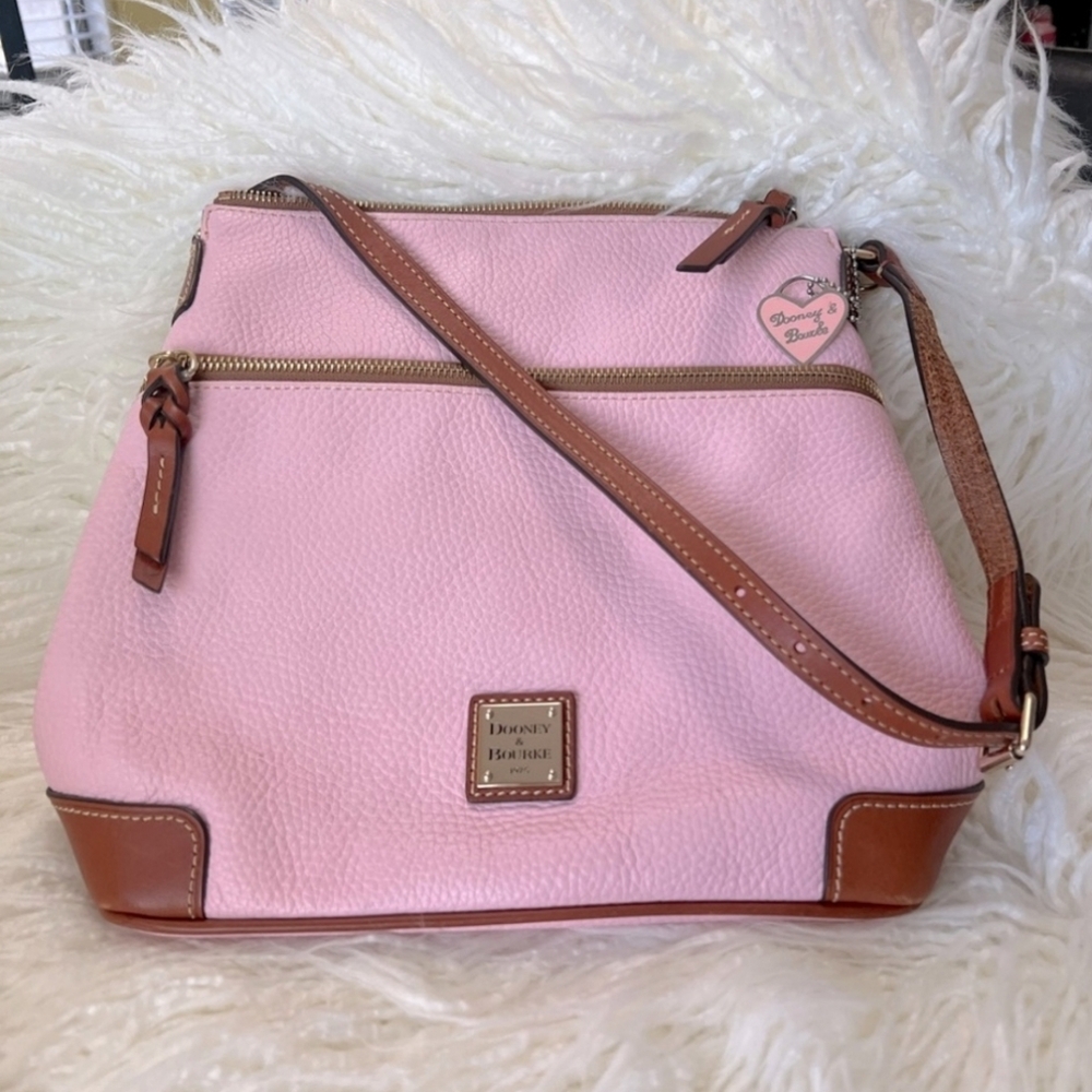 EUC Barbie pink💕Pebble Grain Dooney & Bourke shoulder bag